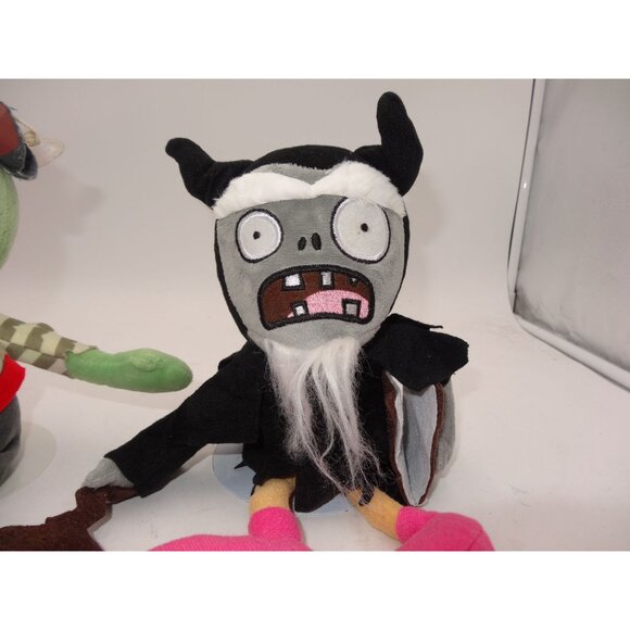 Plants Vs Zombies Plush Pirate Zombie & Plants Vs. Zombies Dark Wizard 11" Plush - Picture 5 of 8